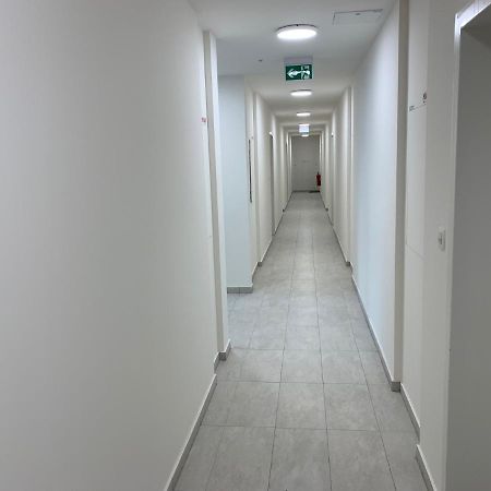 Air-Conditioned, 2 Room Apartment With Terrace Bratislava Buitenkant foto