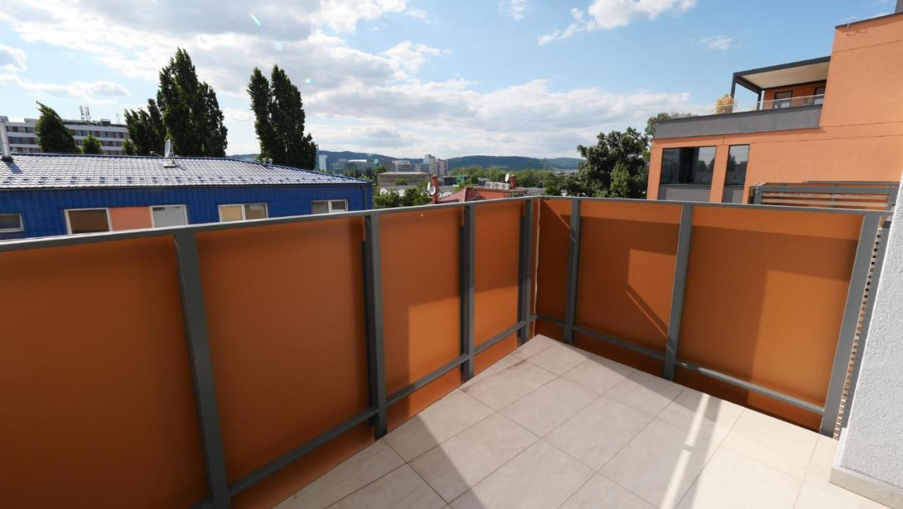 Air-Conditioned, 2 Room Apartment With Terrace Bratislava Buitenkant foto