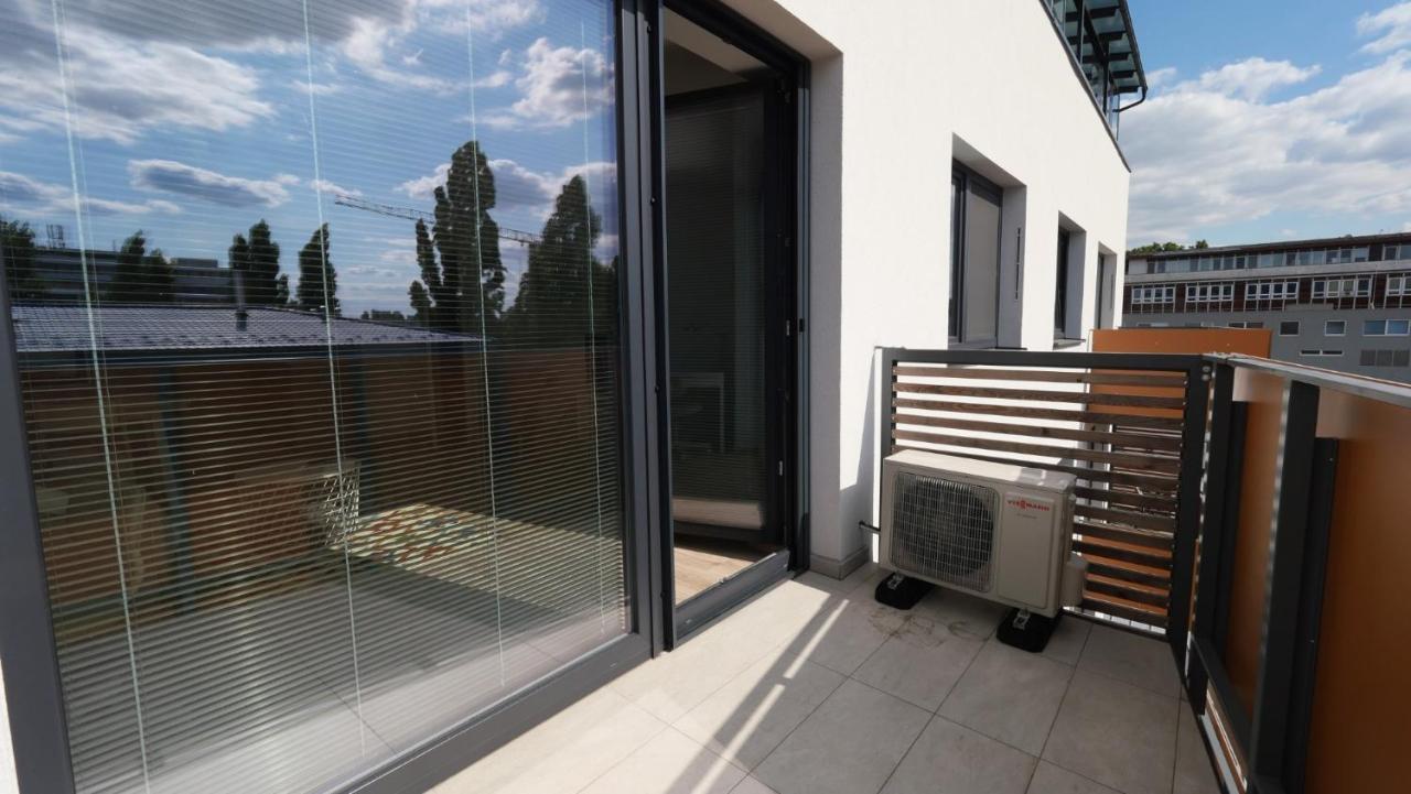 Air-Conditioned, 2 Room Apartment With Terrace Bratislava Buitenkant foto