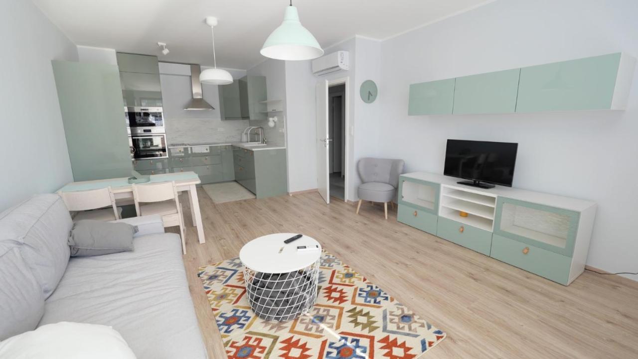 Air-Conditioned, 2 Room Apartment With Terrace Bratislava Buitenkant foto
