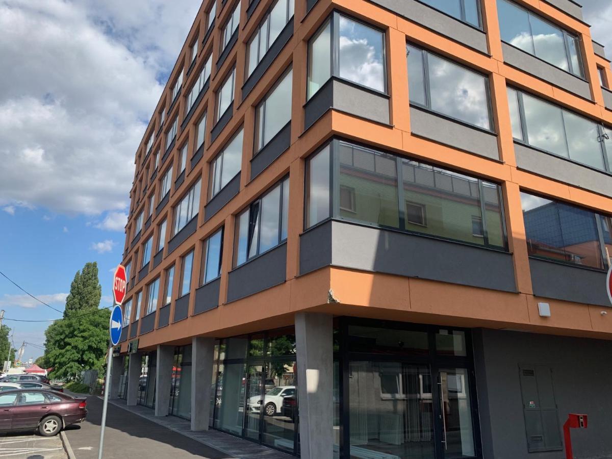 Air-Conditioned, 2 Room Apartment With Terrace Bratislava Buitenkant foto