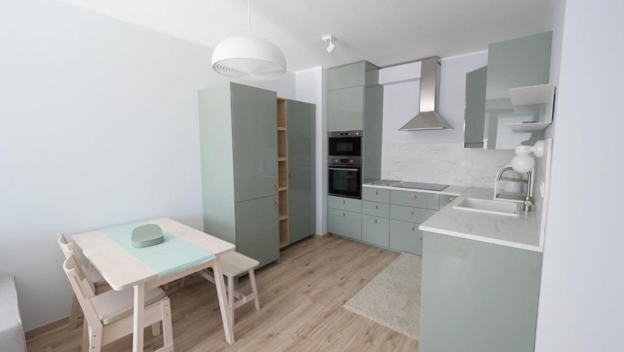 Air-Conditioned, 2 Room Apartment With Terrace Bratislava Buitenkant foto